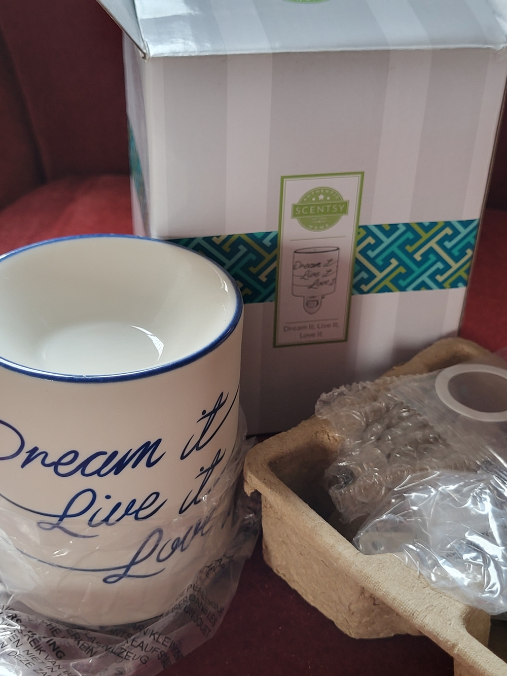 Scentsy Dream It Live It Love It Wall Plug Warmer